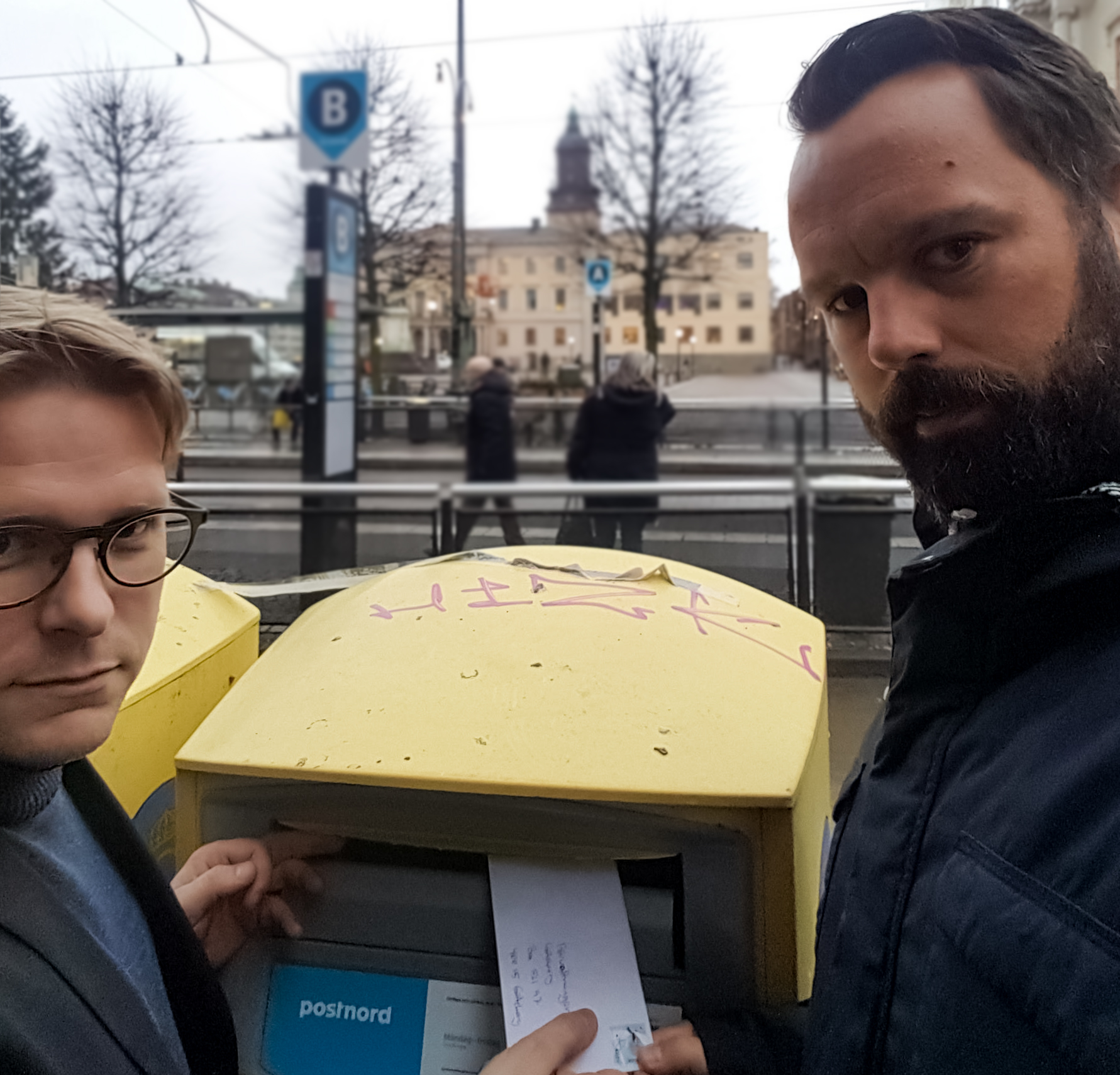 Roger Höög och Johan Svenson postar begäran om laglighetsprövning