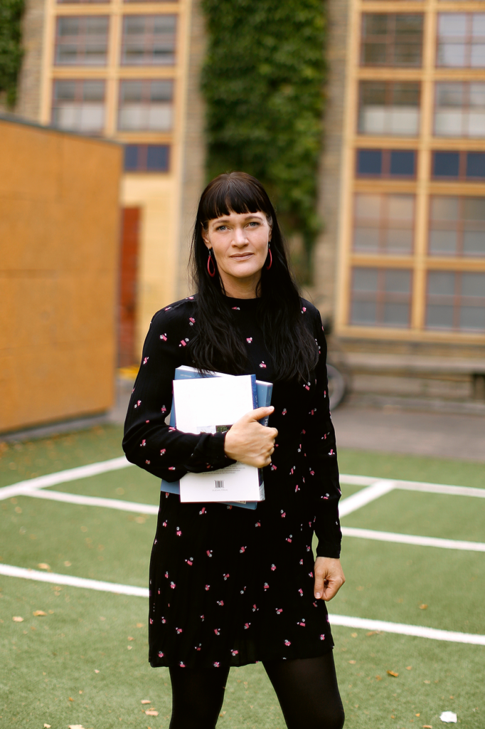 Jenny Broman tillhör partiföreningen Majorna och är just nu tjänstledig från sitt jobb som lärare för att arbeta som ett av de tre kommunalråd vi har i Vänsterpartiet Göteborg.
