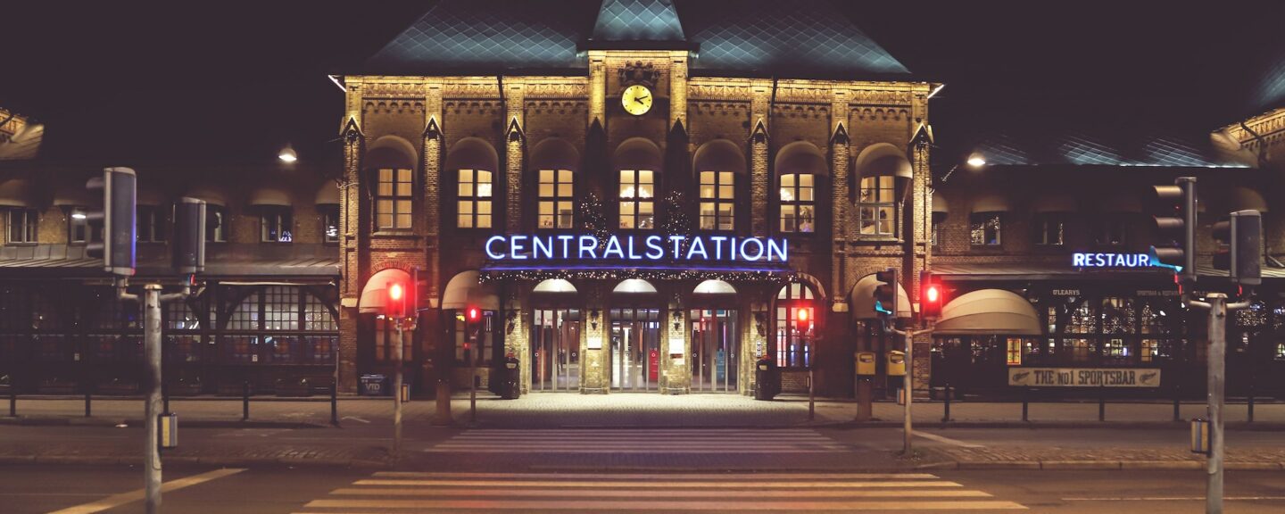Göteborgs centralstation. Ingången från Brunnsparken.