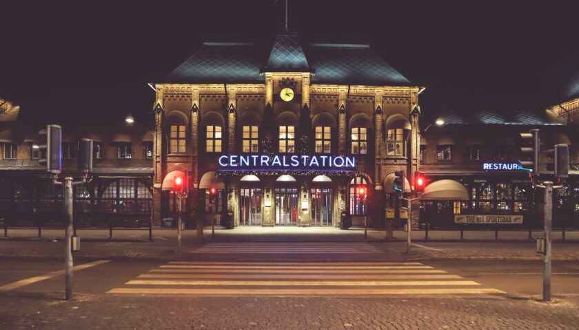 Göteborgs centralstation. Ingången från Brunnsparken.