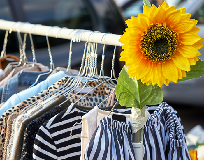 Klädstång prydd med solros